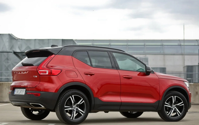 Volvo XC 40 cena 111900 przebieg: 124636, rok produkcji 2019 z Halinów małe 781